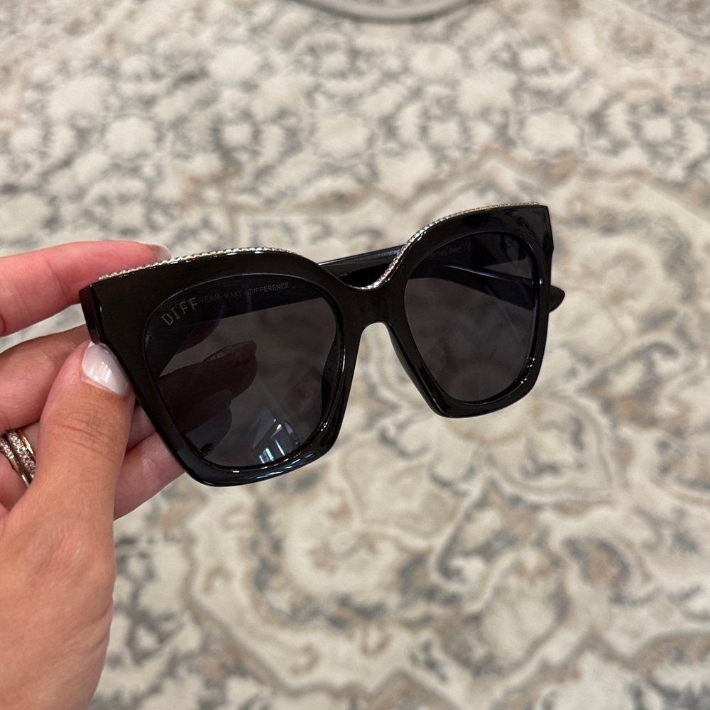 Diff Eyewear Black Sunglasses